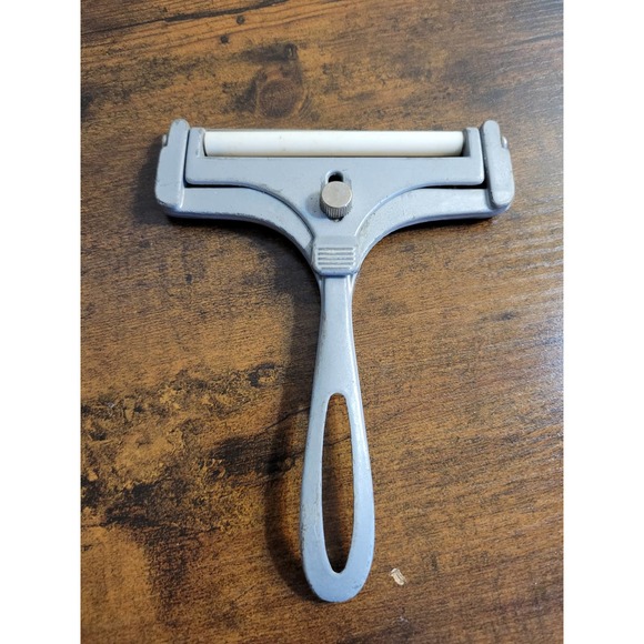 Adjustable Aluminum Cheese Slicer - 4 " wide - Picture 5 of 7